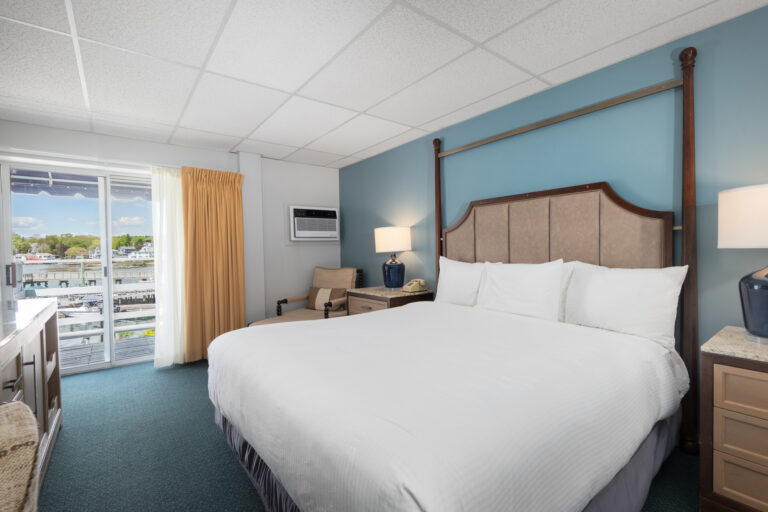 boothbay harbor inn king deluxe room